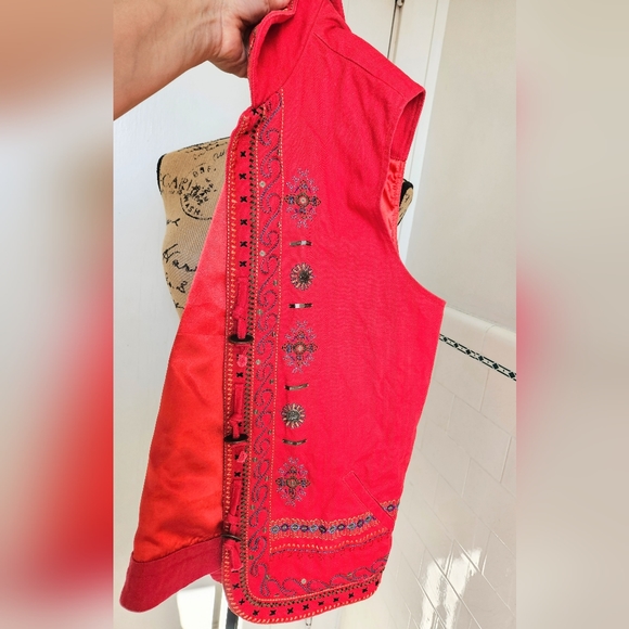 Graff by UM Company Embroidered Red Open Front Casual Vest - Picture 3 of 16